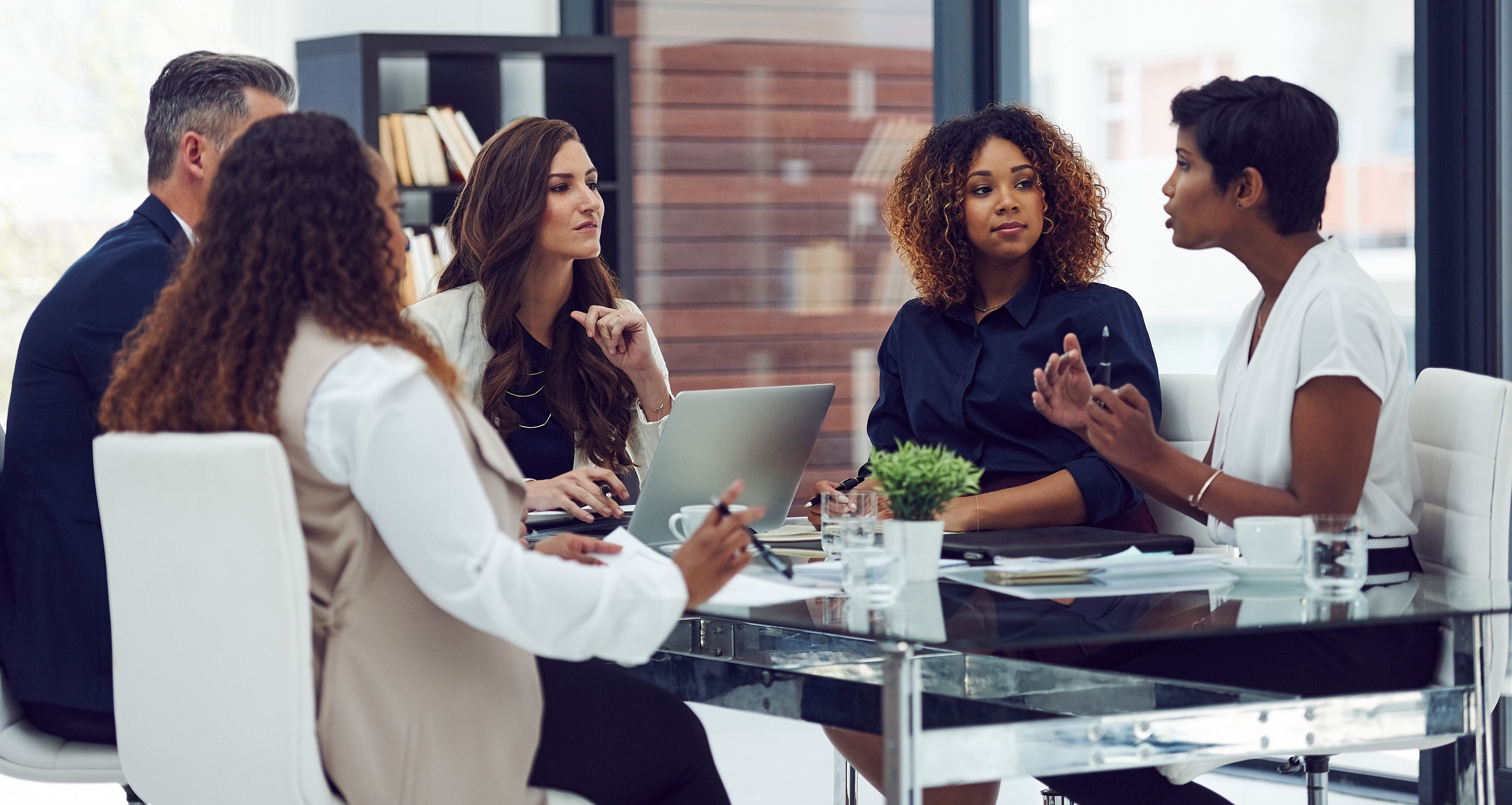 Continuous Employee Monitoring: How Real-Time Arrest Alerts Work